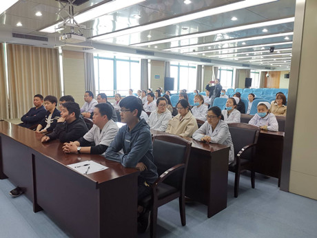 我院组织青年医护人员观看纪念五四运动100周年大会